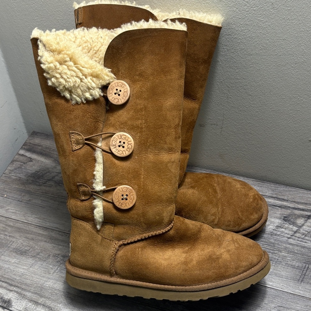 UGG Size 8 Women's Brown Shearling Button Boots UGGS Fast Ship